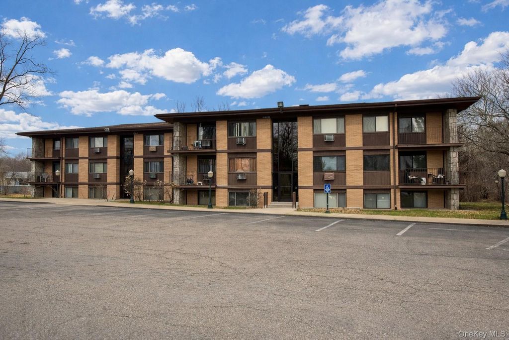 10 Oakwood Terrace 88, New Windsor, NY 12553