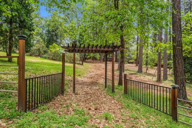 4061 Pacific Crest Ct, Placerville, CA 95667