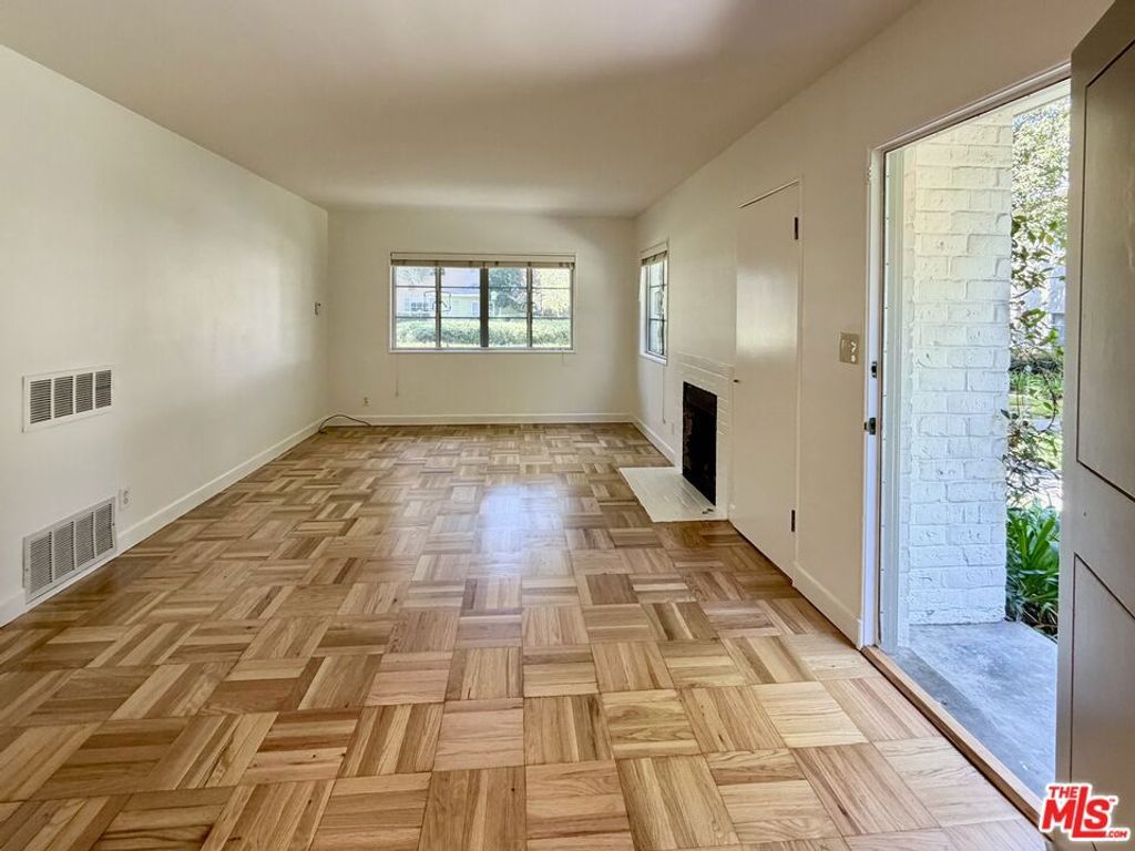 5333 Village Green, Los Angeles, CA 90016 — photo 2