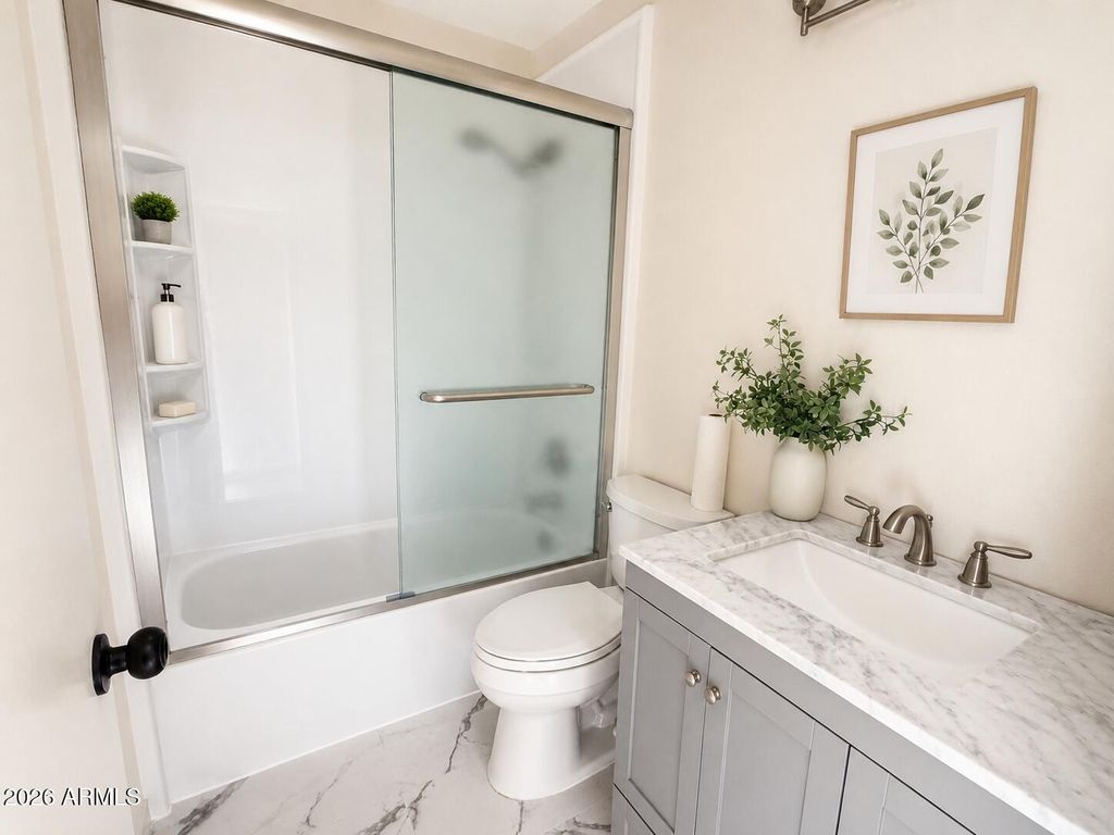 Image 10 of property listing at 9419 N 53RD Avenue, Glendale, AZ 85302