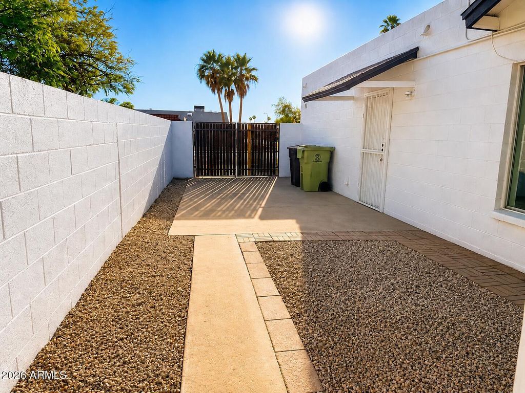 Image 12 of property listing at 9419 N 53RD Avenue, Glendale, AZ 85302