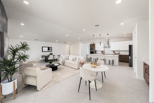 707 Lone Cir, San Antonio, TX 78260