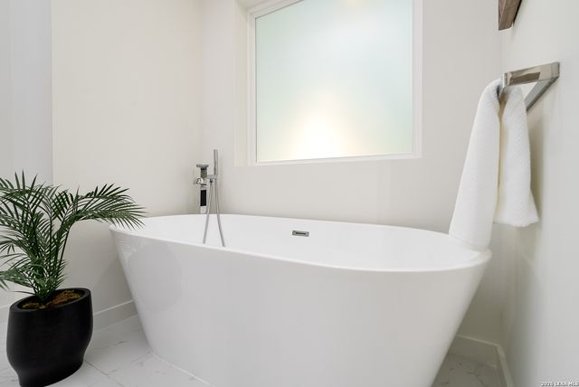 707 Lone Cir, San Antonio, TX 78260