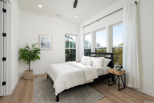 707 Lone Cir, San Antonio, TX 78260