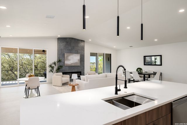 707 Lone Cir, San Antonio, TX 78260