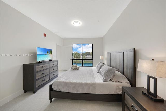 8167 NW 41st St E-203, Doral, FL 33166