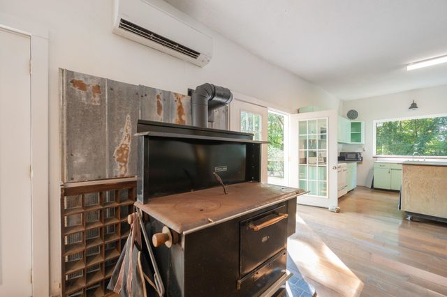 1035 BEACON RD, Parsons, TN 38363