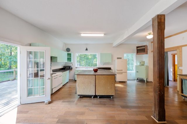 1035 BEACON RD, Parsons, TN 38363