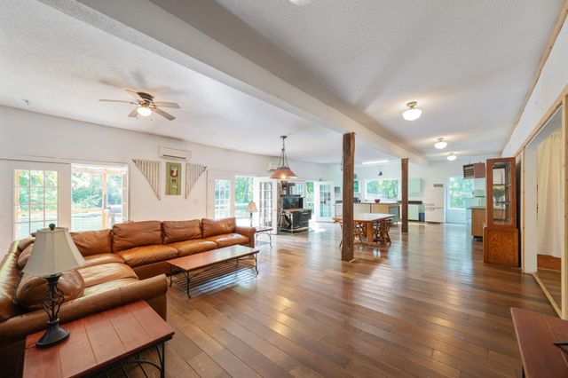 1035 BEACON RD, Parsons, TN 38363