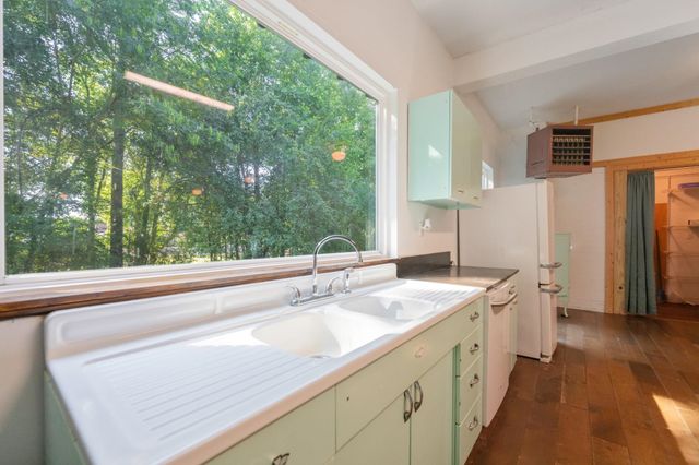 1035 BEACON RD, Parsons, TN 38363