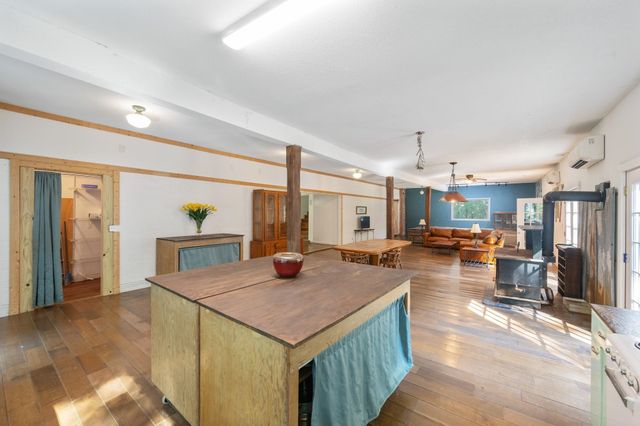 1035 BEACON RD, Parsons, TN 38363