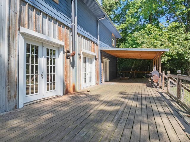 1035 BEACON RD, Parsons, TN 38363