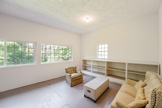 1035 BEACON RD, Parsons, TN 38363