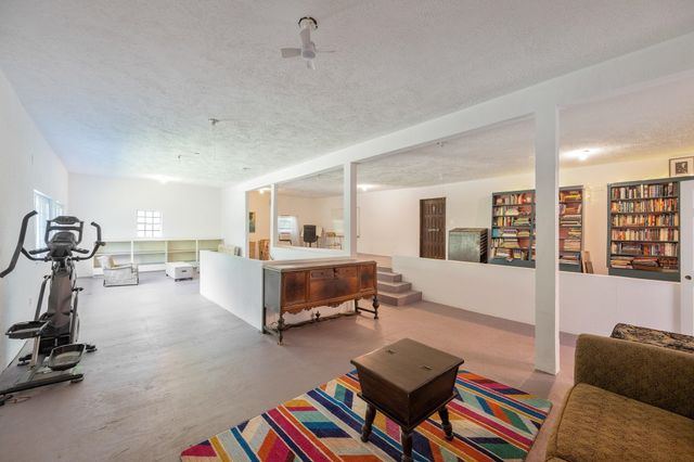 1035 BEACON RD, Parsons, TN 38363