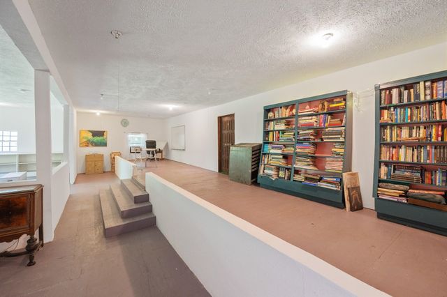 1035 BEACON RD, Parsons, TN 38363