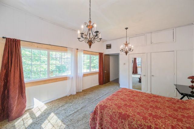 1035 BEACON RD, Parsons, TN 38363