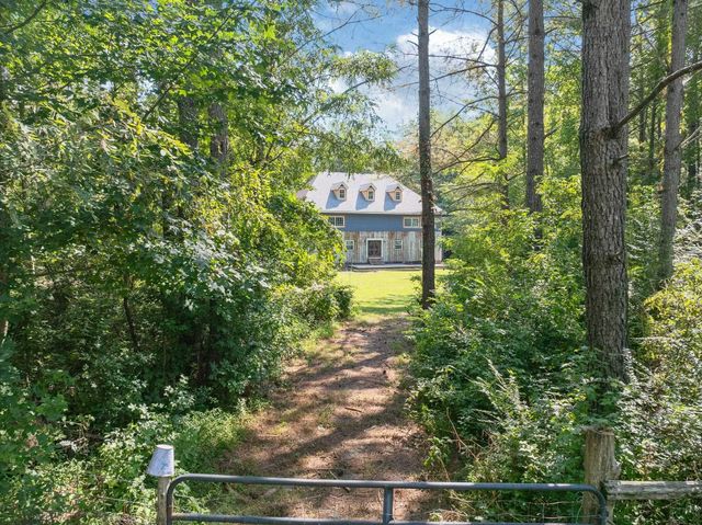 1035 BEACON RD, Parsons, TN 38363