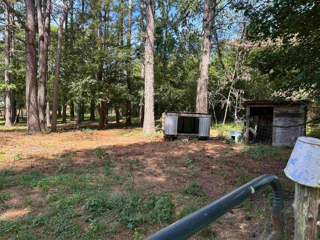 1035 BEACON RD, Parsons, TN 38363