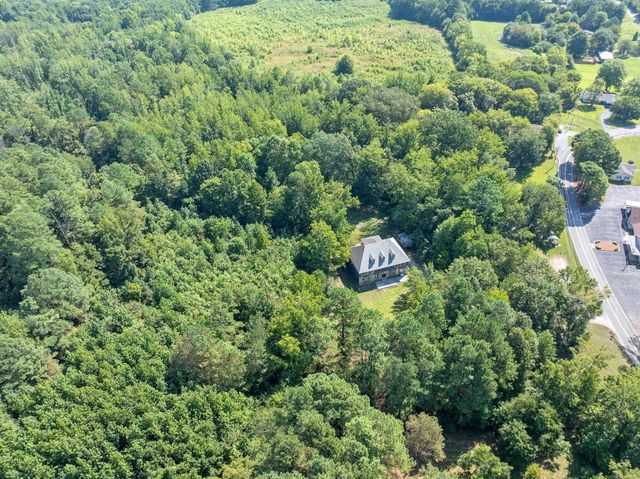 1035 BEACON RD, Parsons, TN 38363