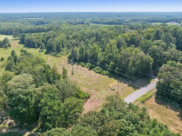 1035 BEACON RD, Parsons, TN 38363