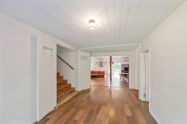 1035 BEACON RD, Parsons, TN 38363