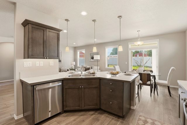 19646 E Spruce Ln, Greenacres, WA 99016