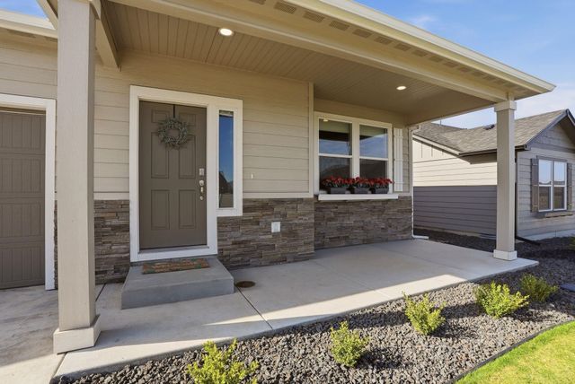 19646 E Spruce Ln, Greenacres, WA 99016