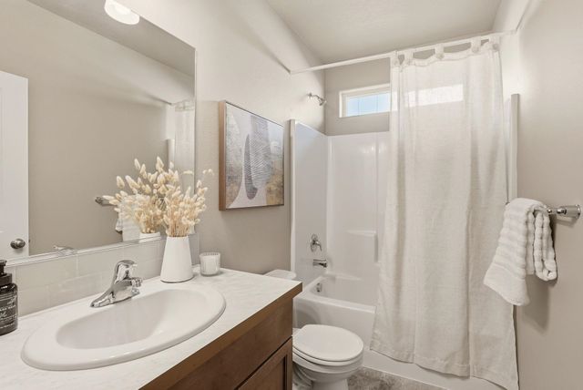 19646 E Spruce Ln, Greenacres, WA 99016