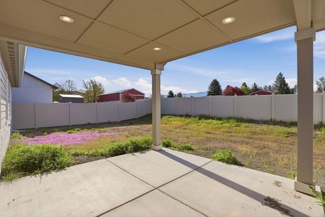 19646 E Spruce Ln, Greenacres, WA 99016