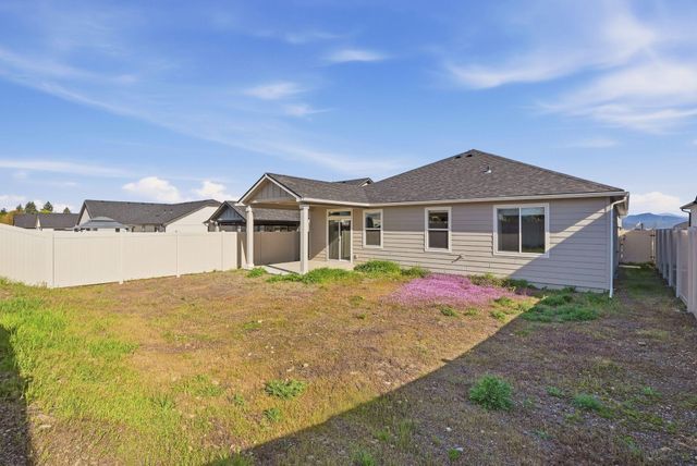19646 E Spruce Ln, Greenacres, WA 99016
