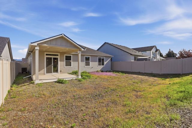 19646 E Spruce Ln, Greenacres, WA 99016