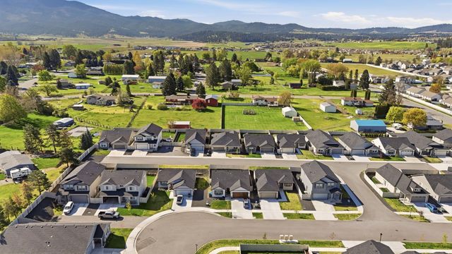 19646 E Spruce Ln, Greenacres, WA 99016