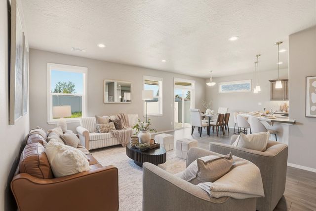 19646 E Spruce Ln, Greenacres, WA 99016