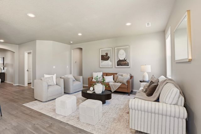 19646 E Spruce Ln, Greenacres, WA 99016