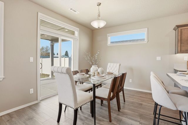 19646 E Spruce Ln, Greenacres, WA 99016