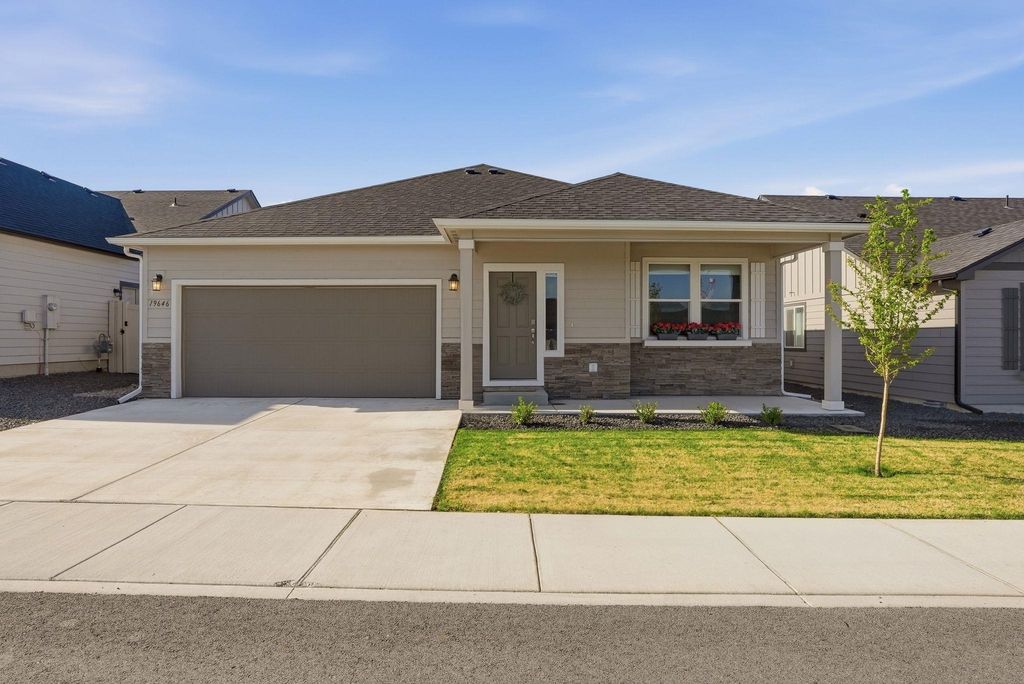 19646 E Spruce Ln, Greenacres, WA 99016