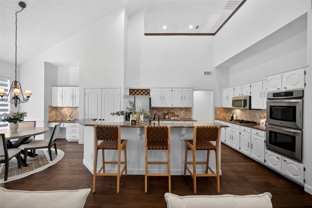 7100 Oakbrook Drive, Plano, TX 75025