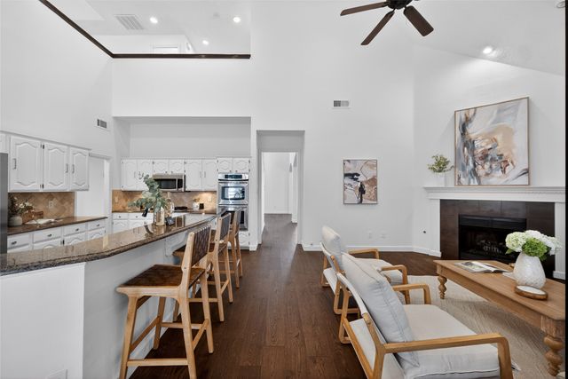 7100 Oakbrook Drive, Plano, TX 75025