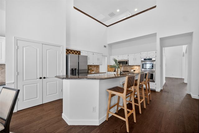 7100 Oakbrook Drive, Plano, TX 75025