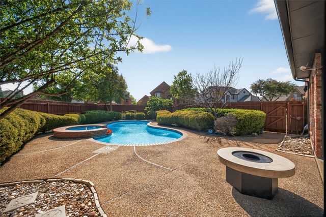 7100 Oakbrook Drive, Plano, TX 75025