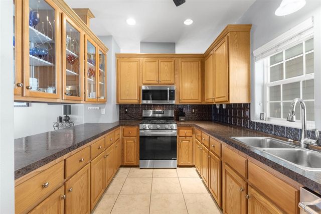 124 AMERICANA COURT NE 214, St Petersburg, FL 33702