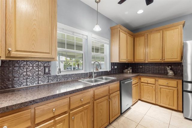 124 AMERICANA COURT NE 214, St Petersburg, FL 33702