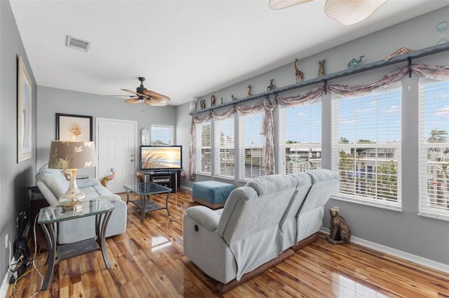 124 AMERICANA COURT NE 214, St Petersburg, FL 33702