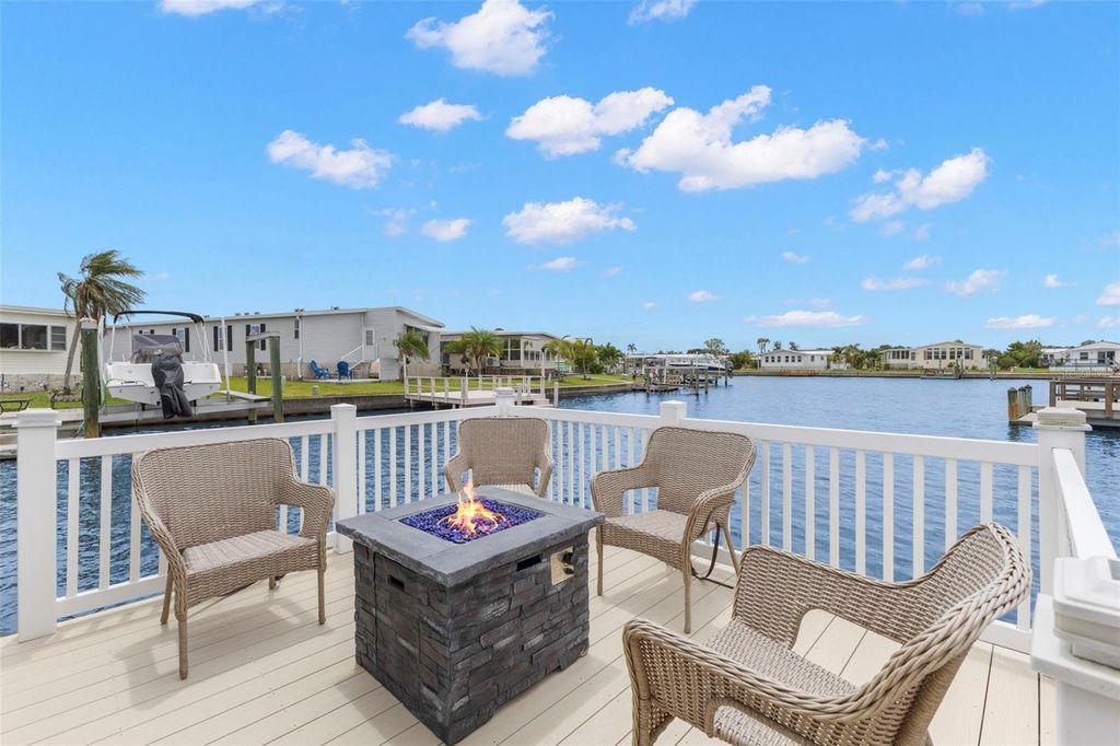 124 AMERICANA COURT NE 214, St Petersburg, FL 33702