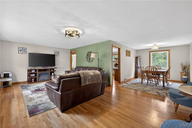 207 Dickerson Drive South, Camillus, NY 13031