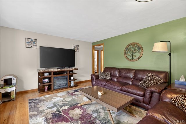 207 Dickerson Drive South, Camillus, NY 13031