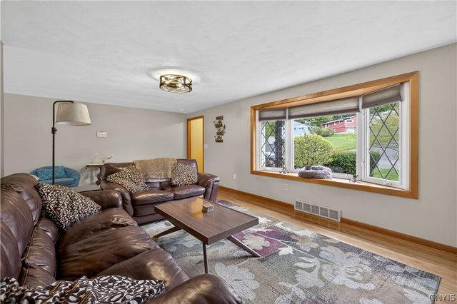 207 Dickerson Drive South, Camillus, NY 13031
