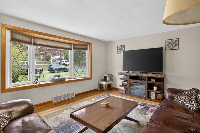 207 Dickerson Drive South, Camillus, NY 13031