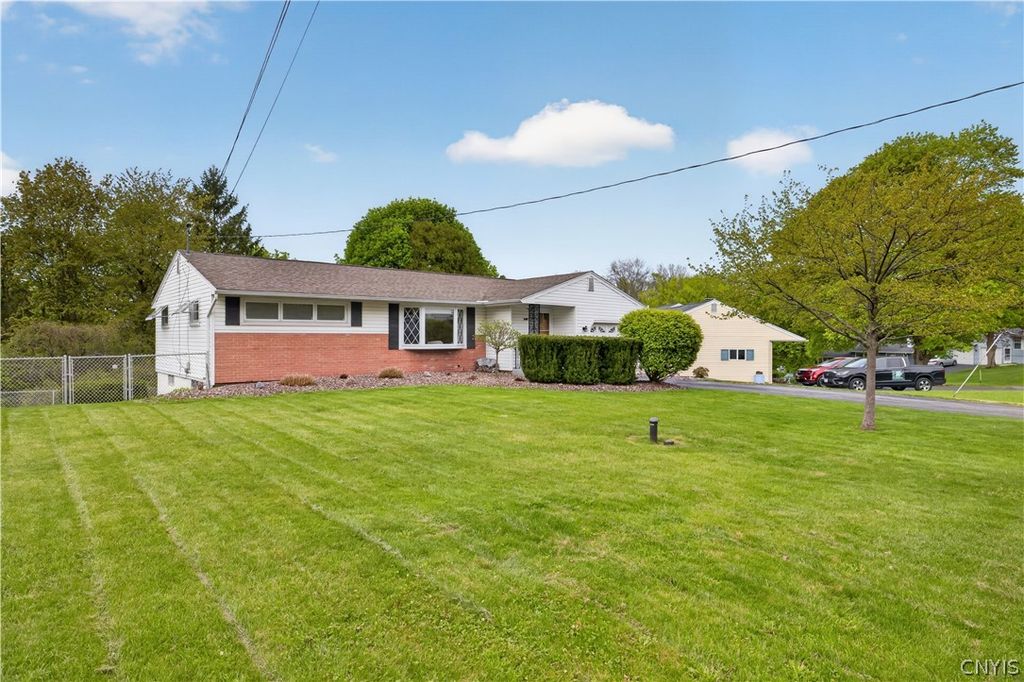 207 Dickerson Drive South, Camillus, NY 13031