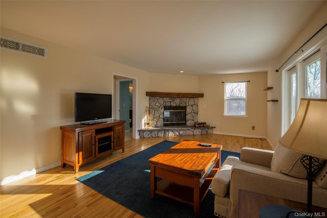 14 Whalen Drive, Hopewell Junction, NY 12533